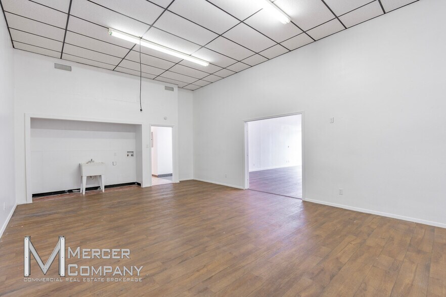 More Photos Of 2238 Michigan Ave, Arlington Flex For Lease