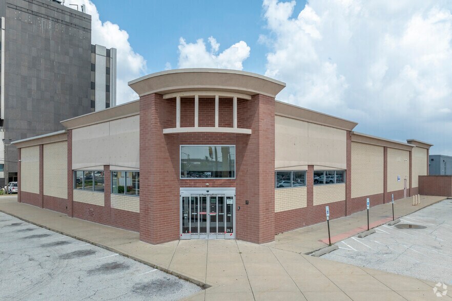 Primary Photo Of 7200 W Cermak Rd, North Riverside Drugstore For Lease