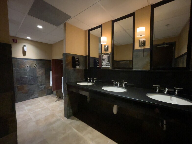 More Photos Of 1110 Brickell Ave, Miami Office For Sale
