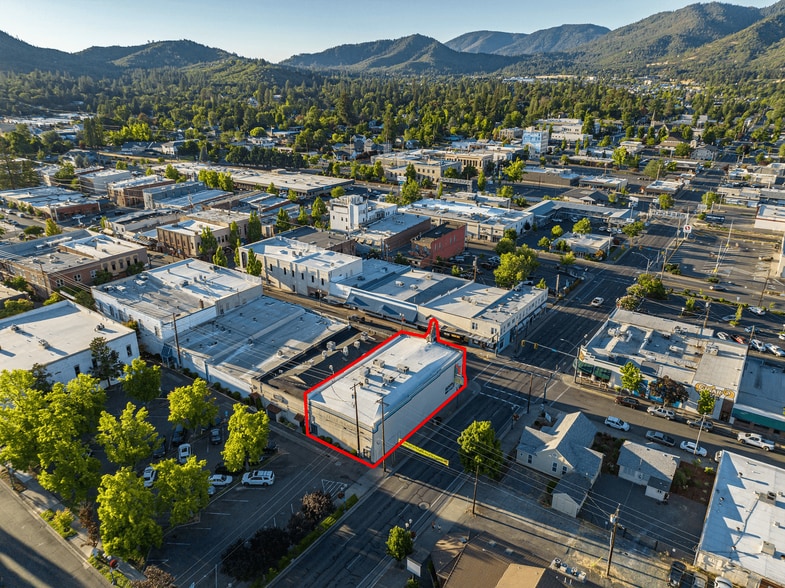 More Photos Of 143 SE H St, Grants Pass Theater Concert Hall For Sale