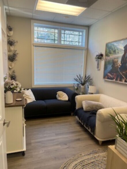 More Photos Of 10224 Hickorywood Hill Ave, Huntersville Office For Sale