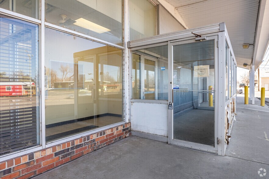 More Photos Of Westgate Center, Woodward Freestanding For Sale