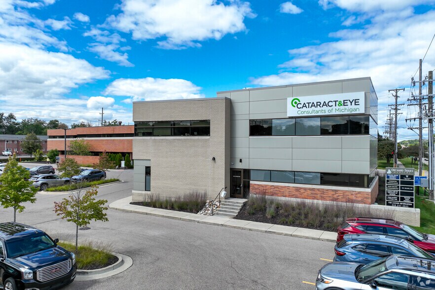 Primary Photo Of 23133 Orchard Lake Rd, Farmington Medical For Lease