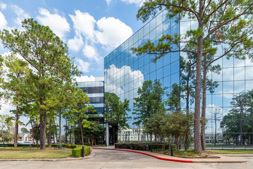 More Photos Of 14550 Torrey Chase Blvd, Houston Office For Lease