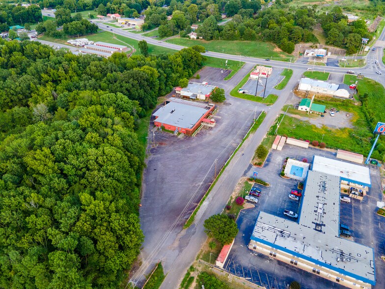 More Photos Of 108 W Birch St, Russellville Freestanding For Sale