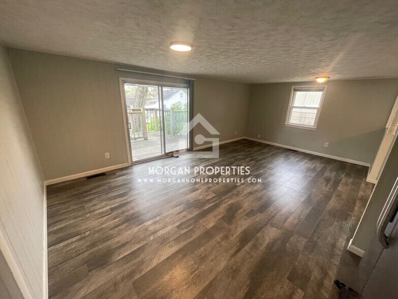 More Photos Of 1900 Broadway St, Anderson Storefront Retail Office For Sale