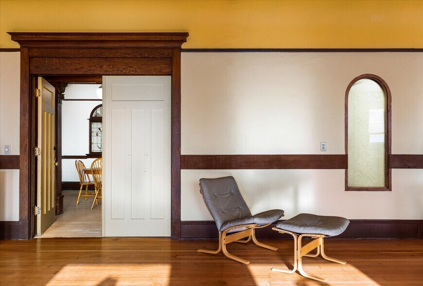 More Photos Of 619 Commercial Ave, Anacortes Storefront Retail Office For Sale