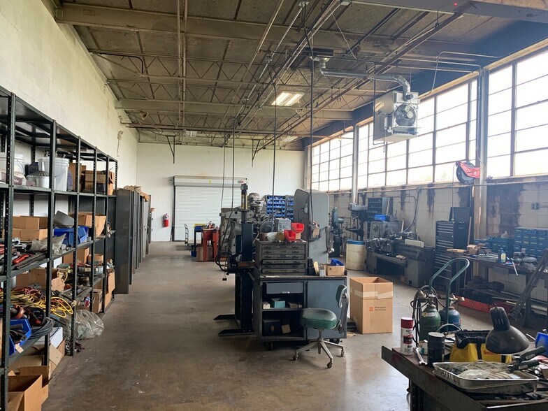 More Photos Of 1031 S Noel Ave, Wheeling Manufacturing For Sale