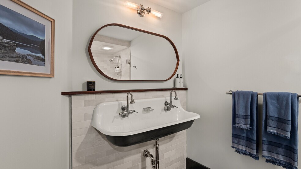 More Photos Of 56 Turner Mill Ln, Stowe Specialty For Sale