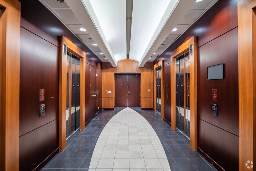 More Photos Of 8235 Forsyth Blvd, Clayton Office For Lease