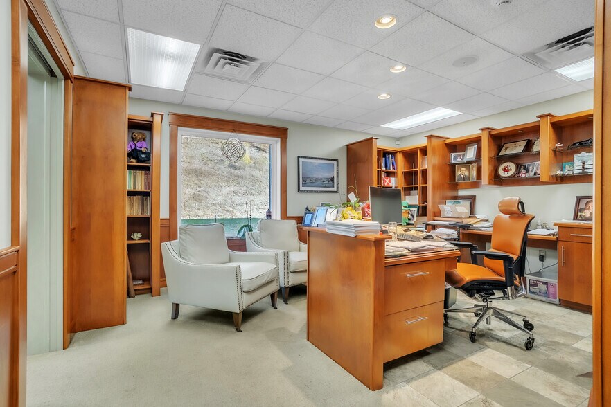 More Photos Of 1450 Pa-51, Clairton Office For Lease