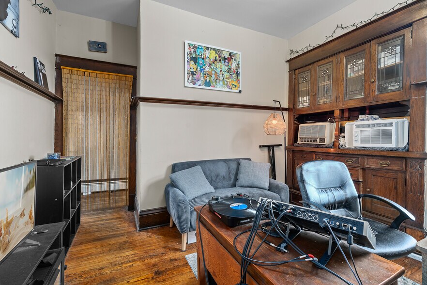 More Photos Of 583 Holly Ave, Saint Paul Apartments For Sale