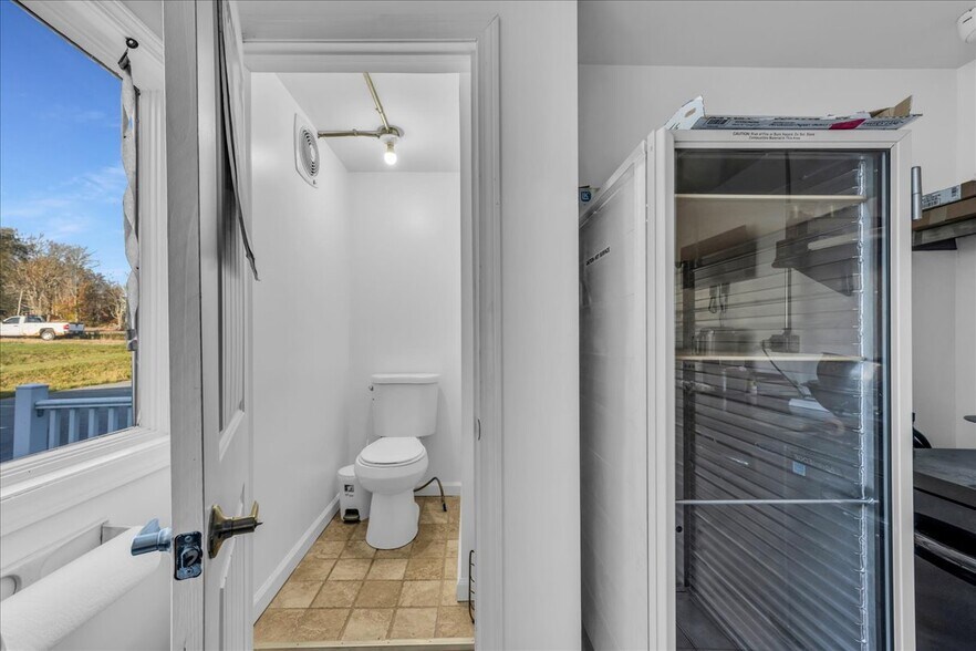 More Photos Of 357 W Main St, Searsport Freestanding For Sale