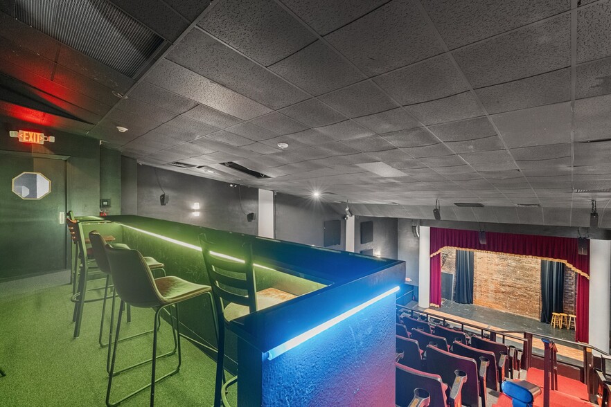 More Photos Of 110 W Main St, Waxahachie Theater Concert Hall For Lease