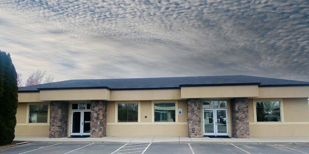 More Photos Of 200 N Seneca Springs Way, Star Office For Lease