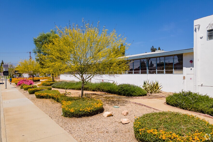 More Photos Of 2300 S Eastern Ave, Commerce Industrial For Sale