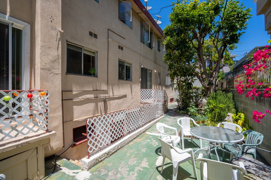 More Photos Of 720 S Plymouth Blvd, Los Angeles Apartments For Sale