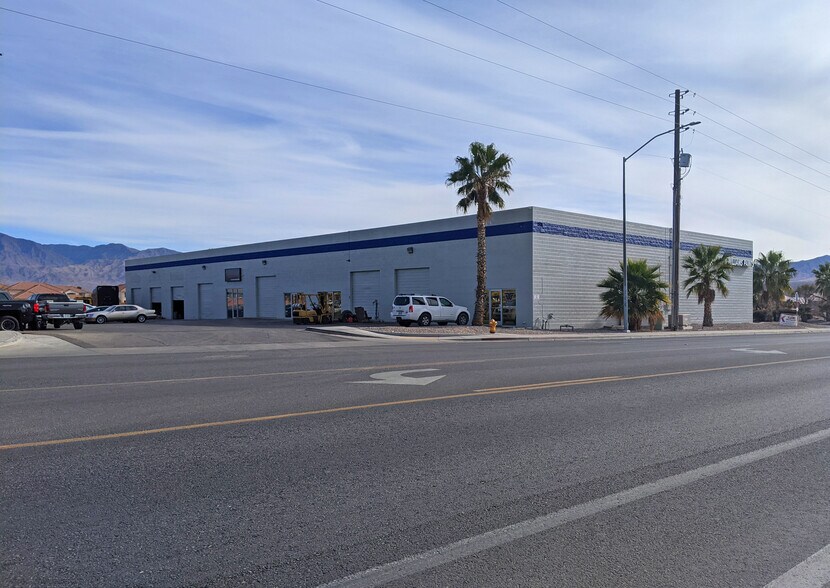 More Photos Of 120-140 Riverside Rd, Mesquite Showroom For Lease