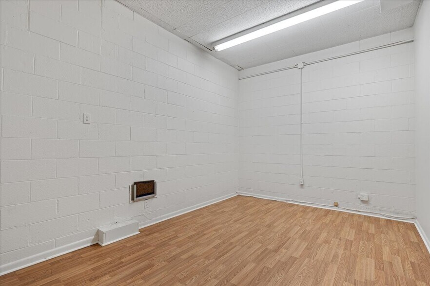 More Photos Of 120-168 Arnett Blvd, Danville General Retail For Sale