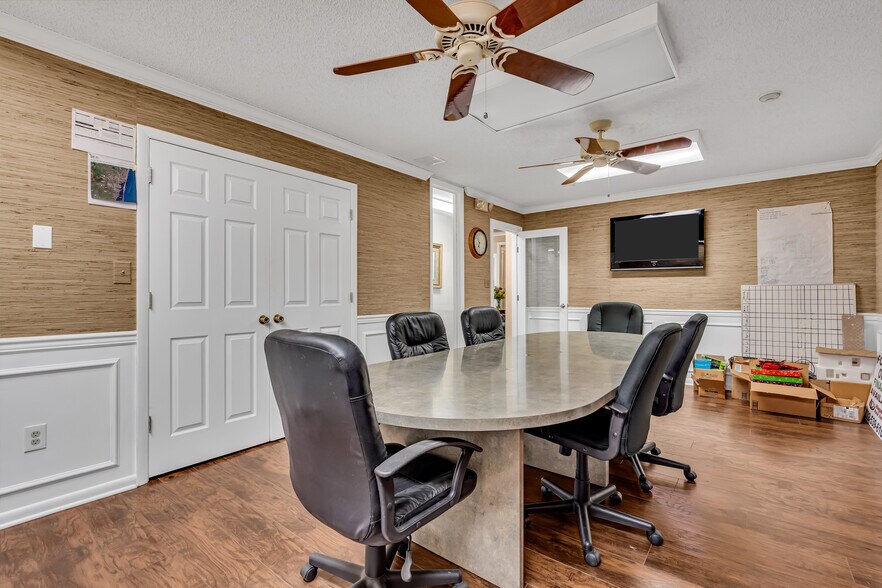 More Photos Of 55 Schoolhouse Rd, Whiting Warehouse For Lease