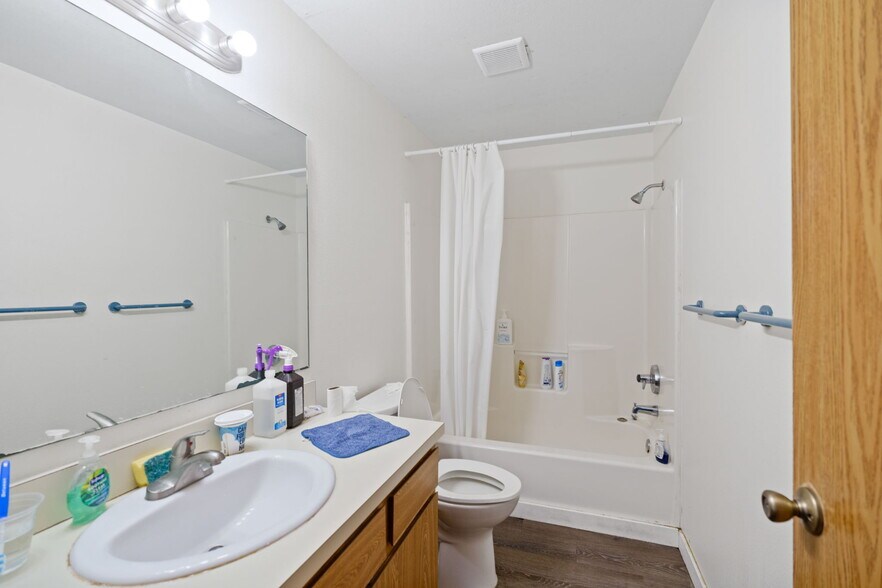 More Photos Of 414 NE Norton Ave, Bend Apartments For Sale