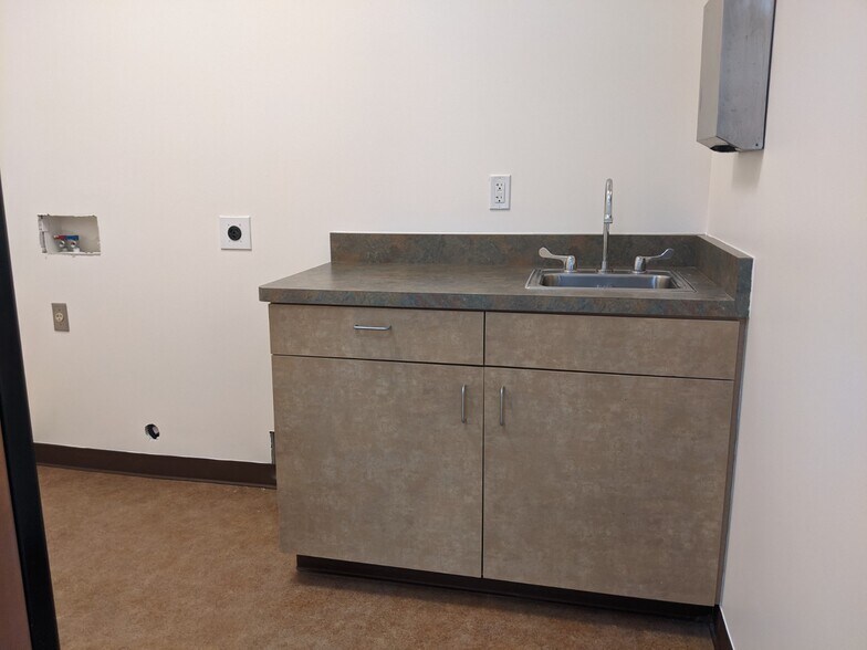 More Photos Of 15405 N 99th Ave, Sun City Medical For Lease