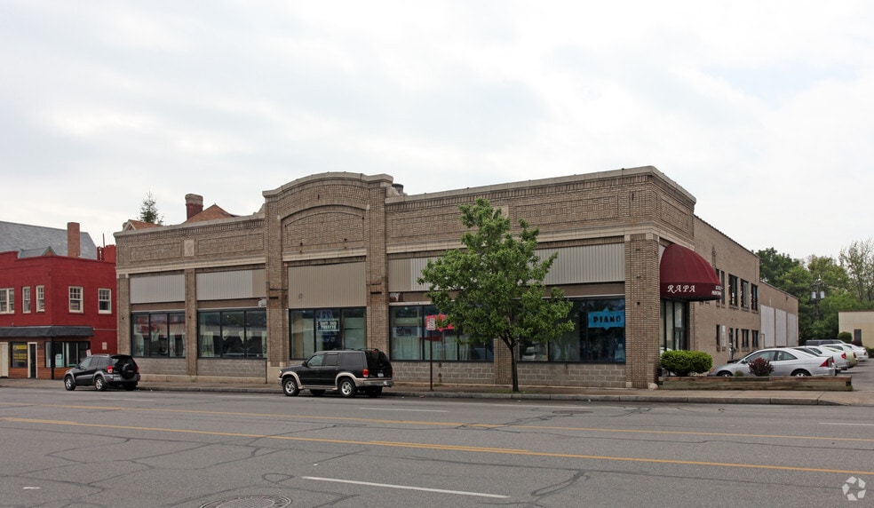 Primary Photo Of 727 E Main St, Rochester Restaurant For Lease