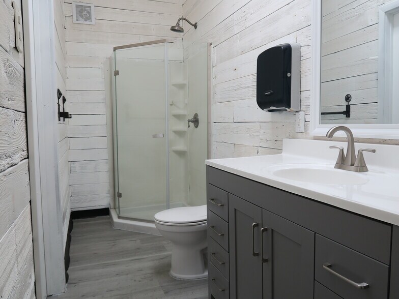 More Photos Of 5707 Schumacher Ln, Houston Auto Dealership For Lease