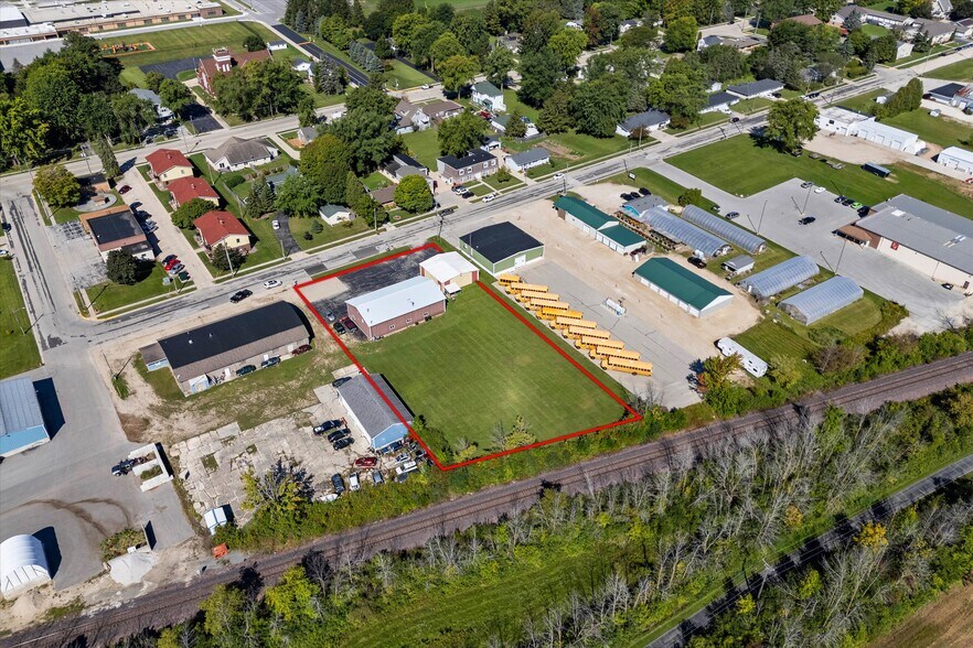 More Photos Of 214 N Commerce St, Cedar Grove Auto Repair For Sale