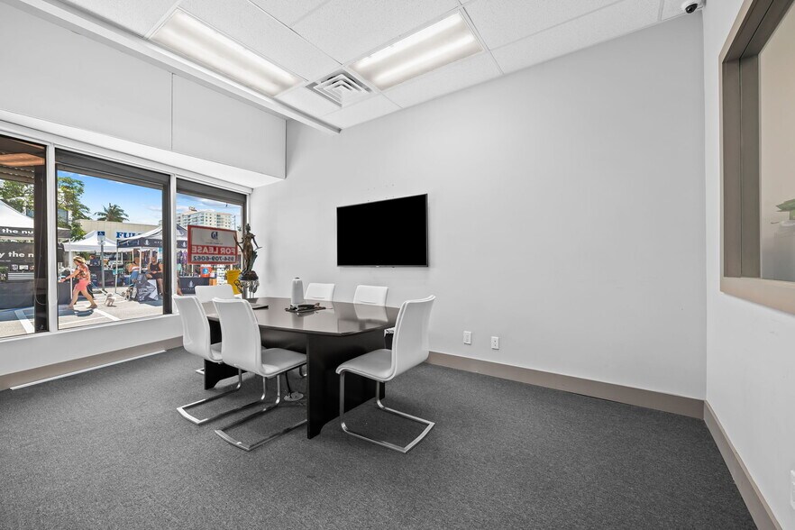 More Photos Of 3309 NE 33rd St, Fort Lauderdale General Retail For Lease