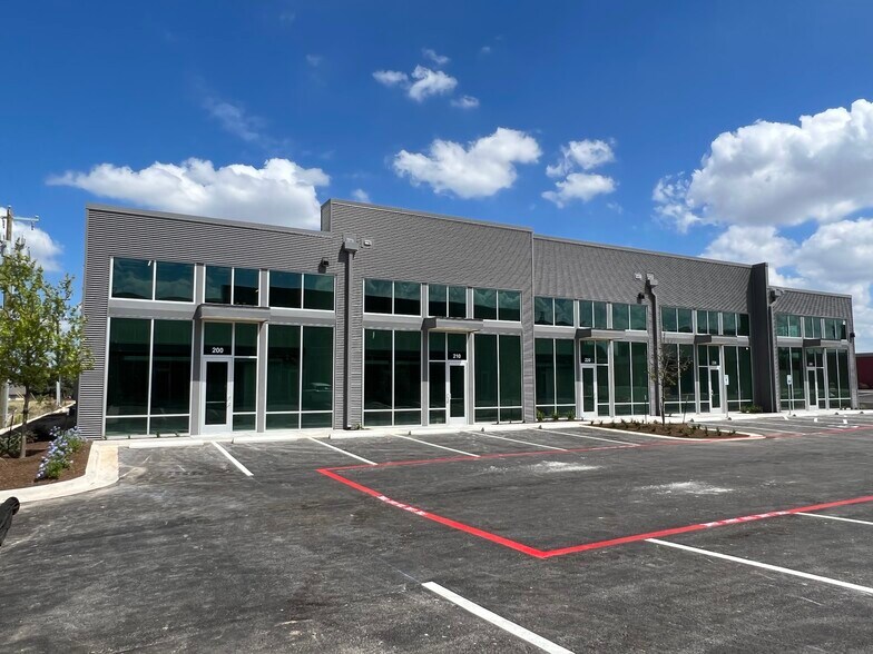 More Photos Of 2512 W Pecan St, Pflugerville Showroom For Sale