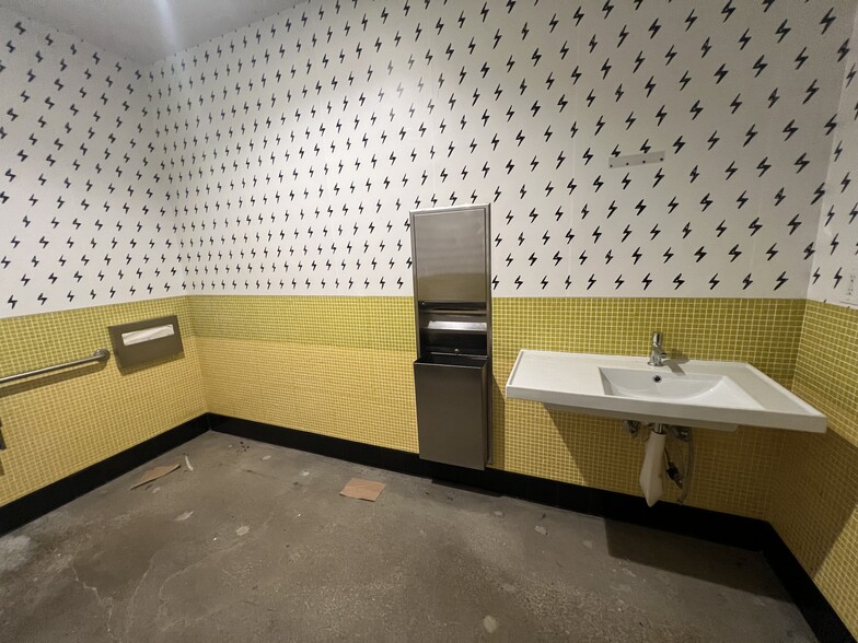 More Photos Of 902-914 Broadway, Santa Monica Unknown For Lease