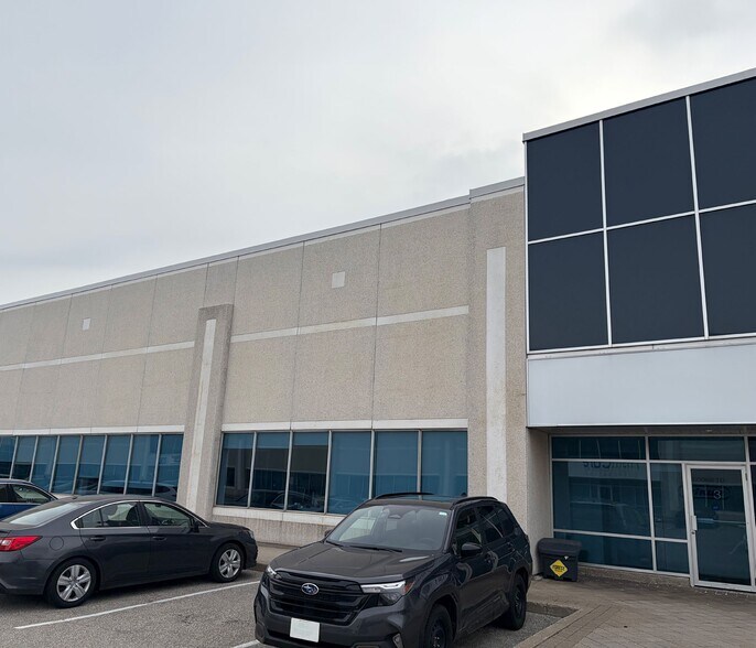 More Photos Of 3550 Laird Rd, Mississauga Warehouse For Lease
