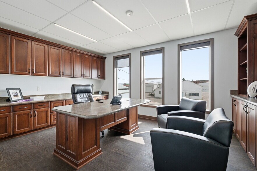 More Photos Of 8031 Branch Rd, Harrah Distribution For Sale