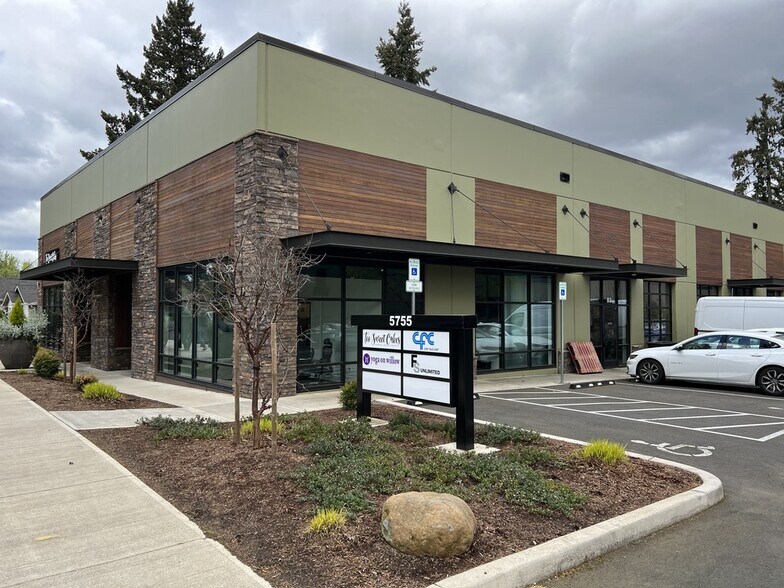 More Photos Of 5755 Willow Ln, Lake Oswego Showroom For Lease