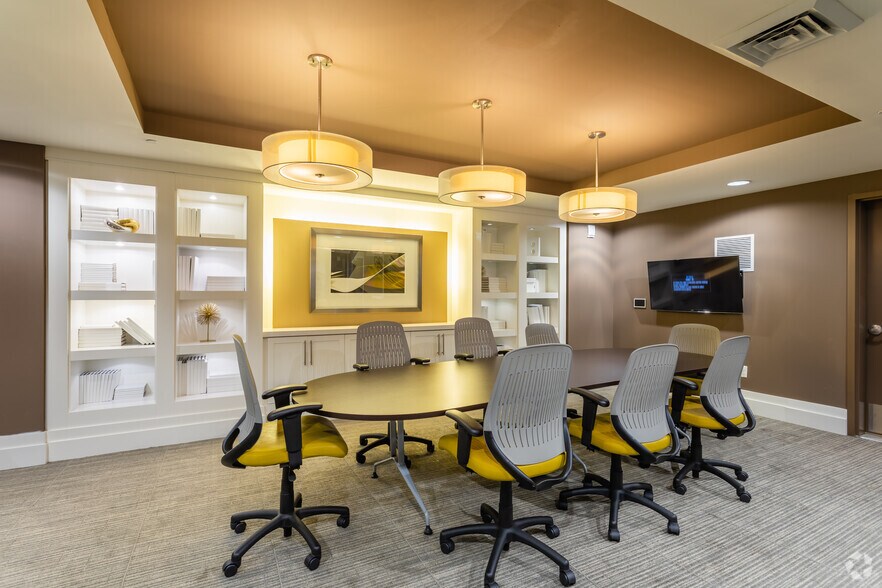 More Photos Of 4918 Saint Elmo Ave, Bethesda Apartments For Lease