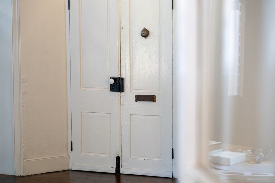 More Photos Of 502 Pierce St, Monterey Office For Sale