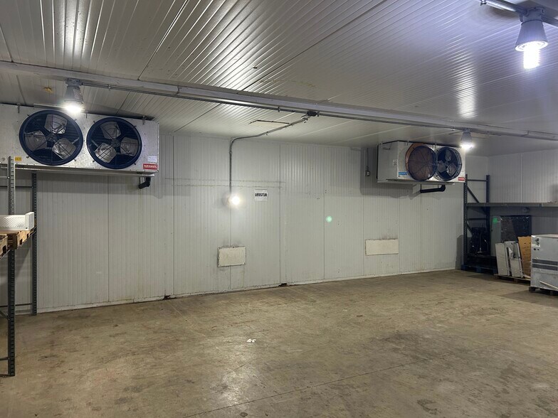 More Photos Of 174 NW 9th ave, Mulberry Distribution For Sale