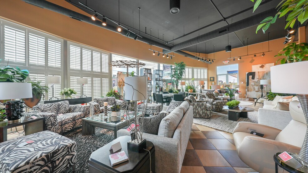 More Photos Of 2265 Bagnell Dam Blvd, Lake Ozark Office For Sale