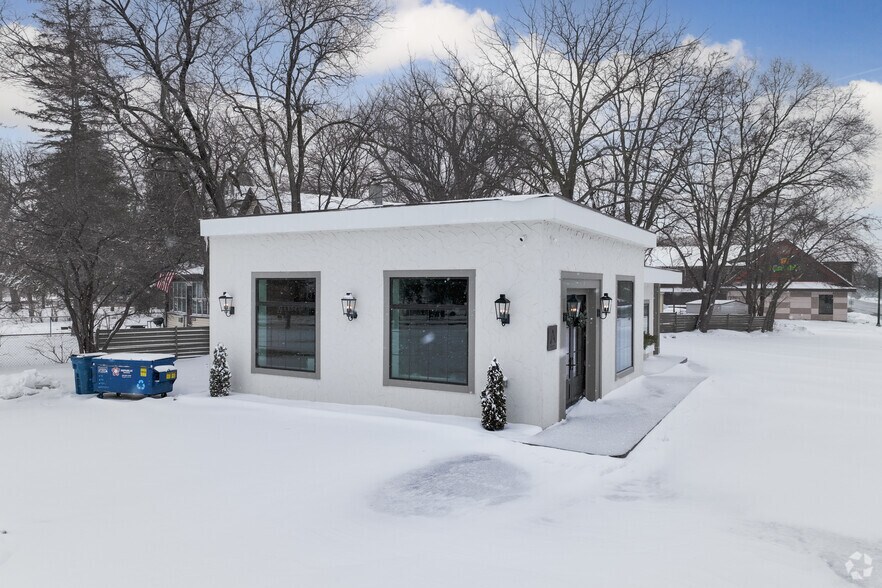 More Photos Of 1986 Highway 96 E, White Bear Lake Freestanding For Lease