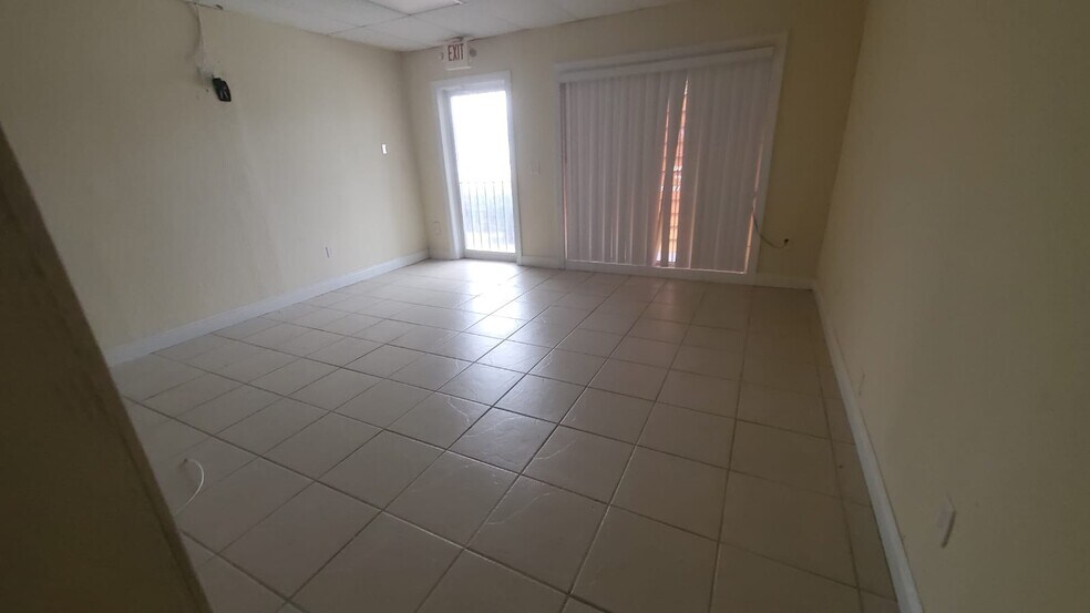 More Photos Of 330-332 W 9th St, Hialeah Storefront Retail Office For Lease
