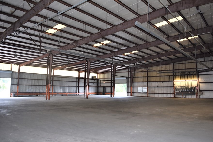 More Photos Of 8409 W Crystal St, Crystal River Manufacturing For Sale