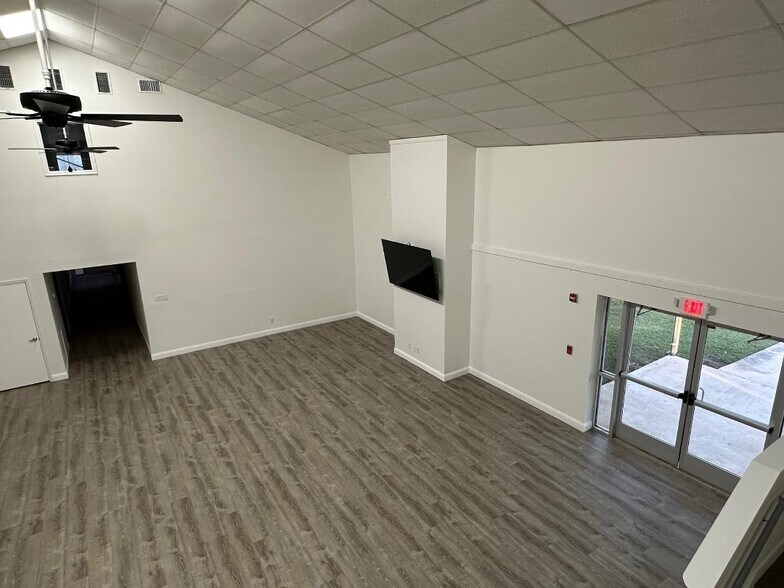 More Photos Of 400 Uhland Rd, San Marcos Unknown For Lease