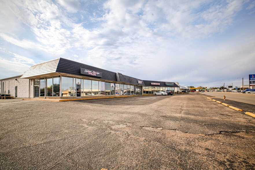 More Photos Of 500 Lake Air Dr, Waco Unknown For Lease