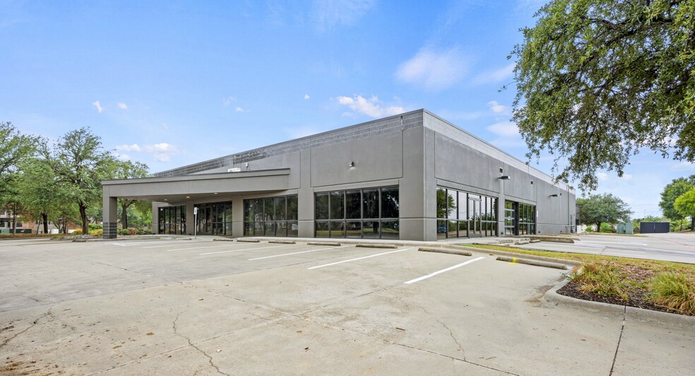 Primary Photo Of 3033 W Royal Ln, Irving Showroom For Sale