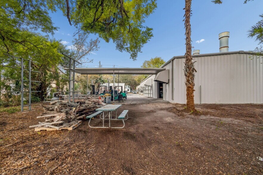 More Photos Of 1060 Harbor Lake Dr, Safety Harbor Light Manufacturing For Sale