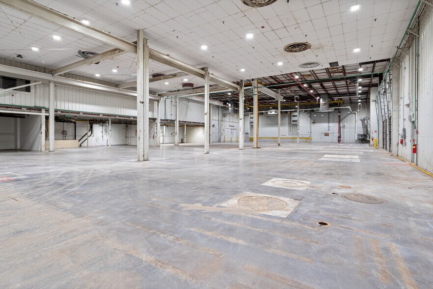 More Photos Of 400-402 W New Hope Rd, Rogers Manufacturing For Lease