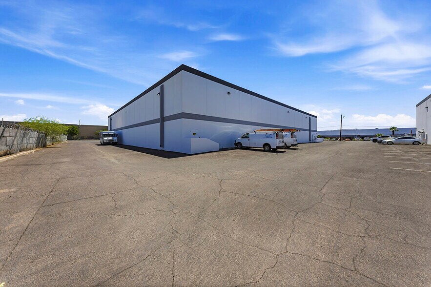 More Photos Of 2246 S Central Ave, Phoenix Distribution For Lease