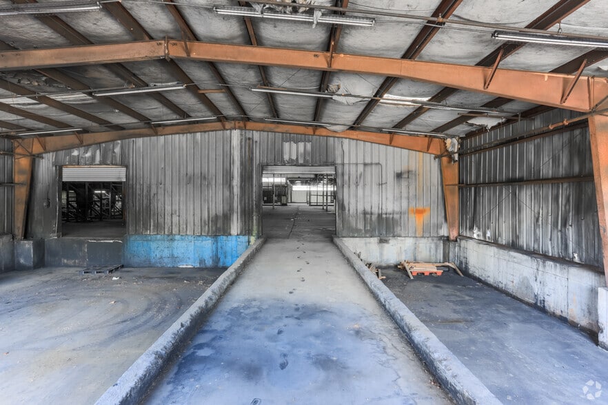 More Photos Of 1061 Industrial Blvd, LaFayette Industrial For Sale
