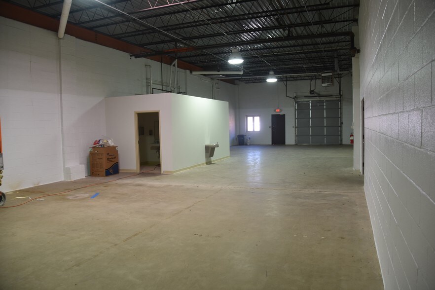 More Photos Of 2801 Merrilee Dr, Fairfax Warehouse For Lease